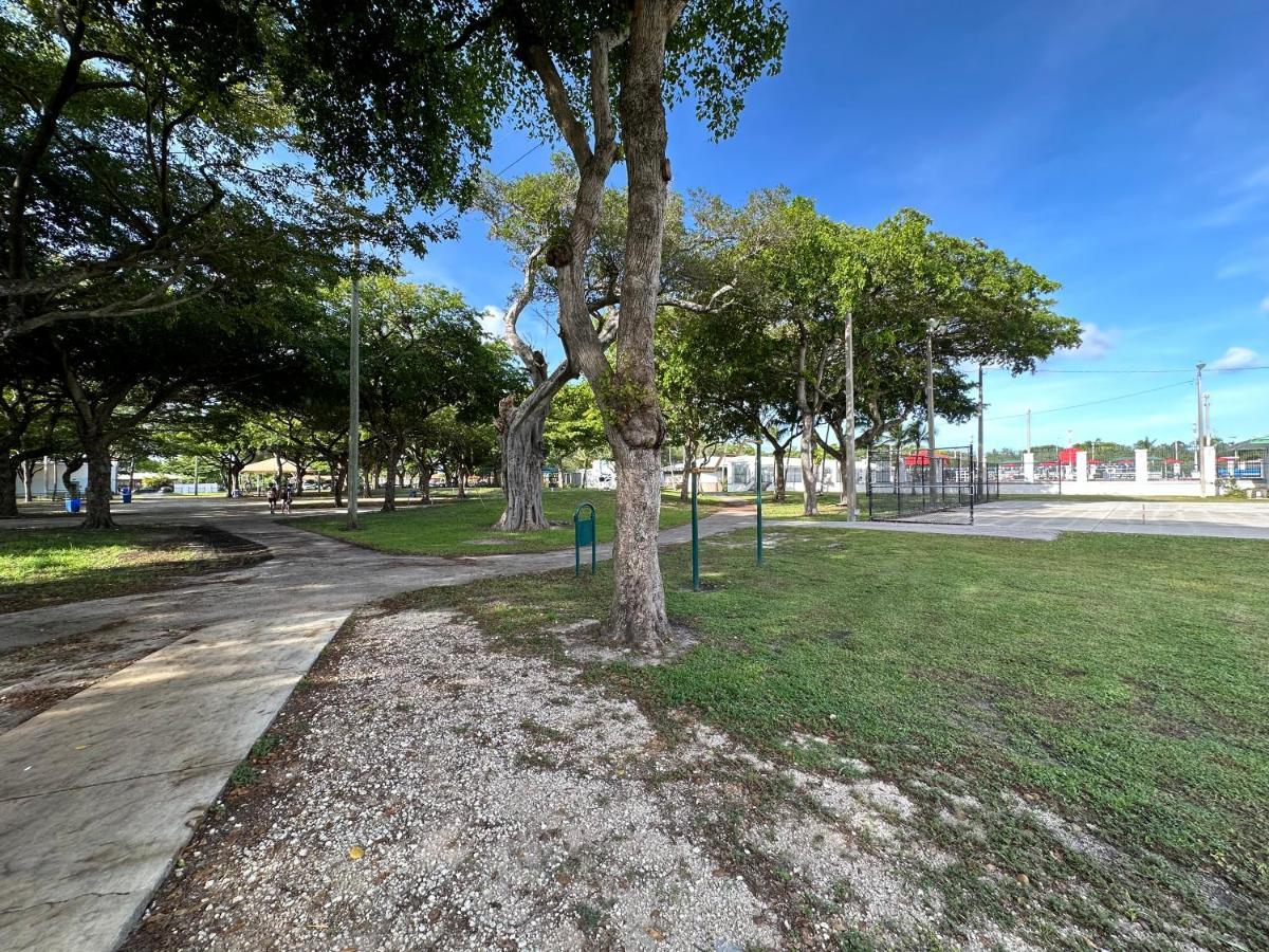Wynwood Beds Hostel ไมอามี ภายนอก รูปภาพ